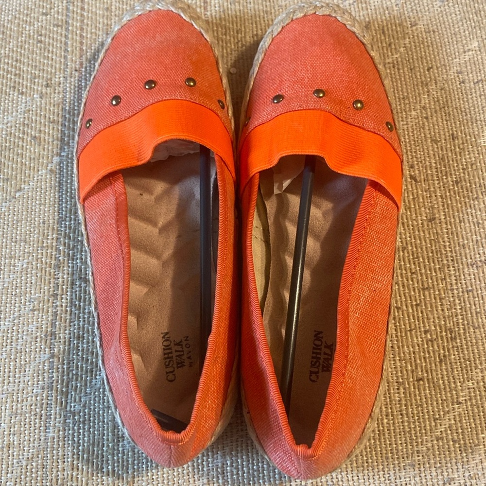 Cushion Walk Flat